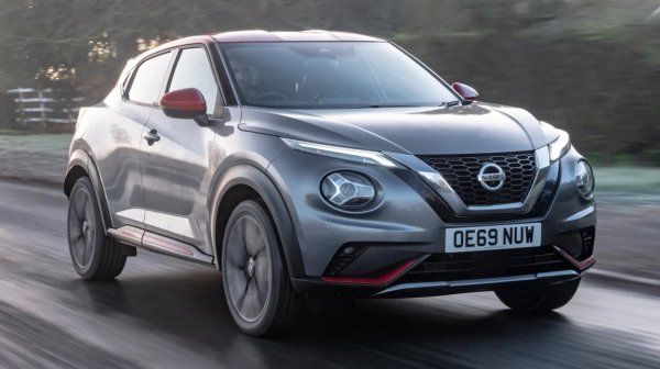 Приличната бройка на този японски симпатяга по европейските пътища е знак, че малкият SUV осигурява спокойно каране на своите собственици. Ако най-лошото се случи, Juke е покрит от стандартната тригодишна гаранция на Nissan/100 000 километра. Собствениците могат също така да разширят този план срещу допълнително заплащане.

Купувачите вече имат избор между два двигателя: 1,0-литров трицилиндров агрегат с турбокомпресор със 112 к.с. и 1,6-литров бензинов хибрид със 141 к.с. Първият се предлага с ръчна или автоматична скоростна кутия, докато вторият  с &bdquo;мултимодална&ldquo; автоматична трансмисия. Всички модели Juke са само с предно предаване.

Предлага се изпитаната и доста широка гама от нива на оборудване на Nissan: налични са версии N-Connecta, Tekna, Tekna+ и N-Sport.

